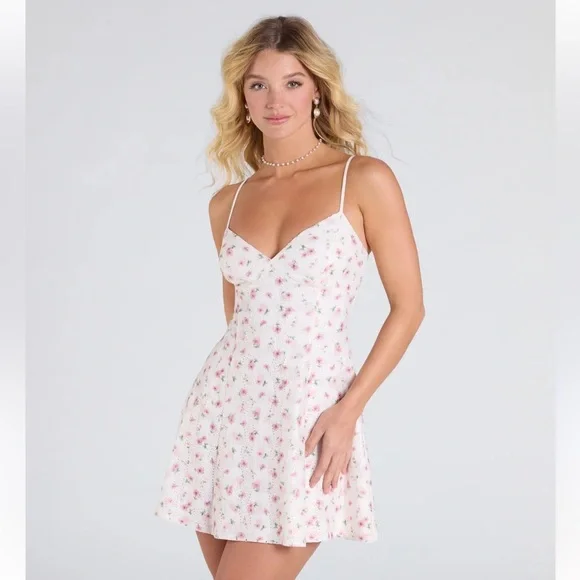 Assorted romper and dresses sold individually - Picture 9 of 11